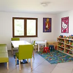 Holiapart Stenga - Kacik Zabaw Dla Dzieci, Przyjazny Czworonogom