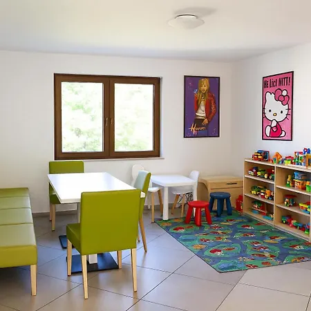 Holiapart Stenga - Kacik Zabaw Dla Dzieci, Przyjazny Czworonogom
