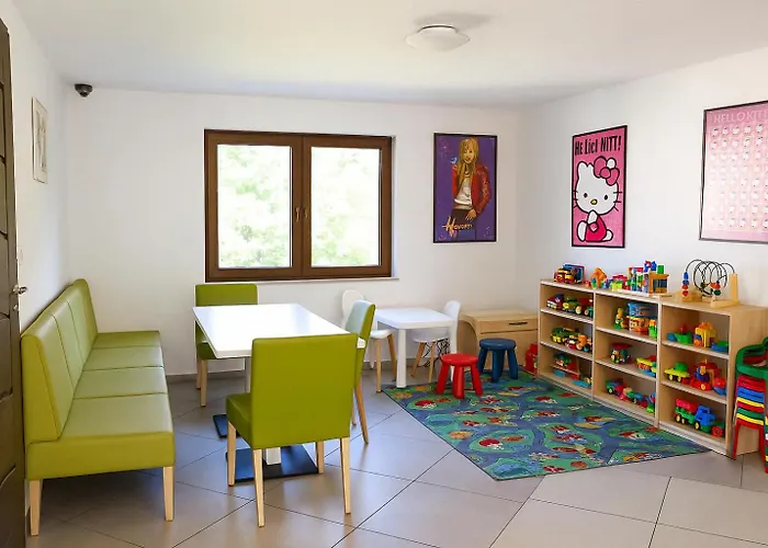 Holiapart Stenga - Kacik Zabaw Dla Dzieci, Przyjazny Czworonogom